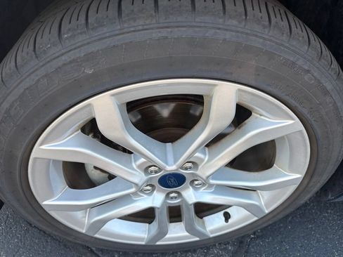 Used 2018 Ford Fusion SE w/ Equipment Group 201A FWD image 13