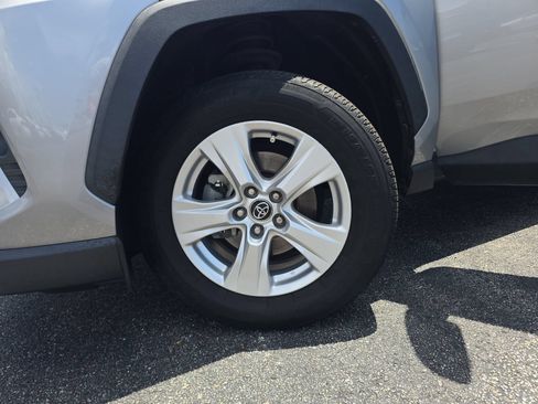Used 2021 Toyota RAV4 XLE w/ Convenience Package FWD image 26