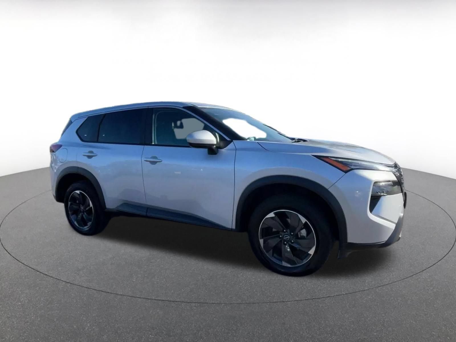 Used 2025 Nissan Rogue SV AWD/4WD image 2