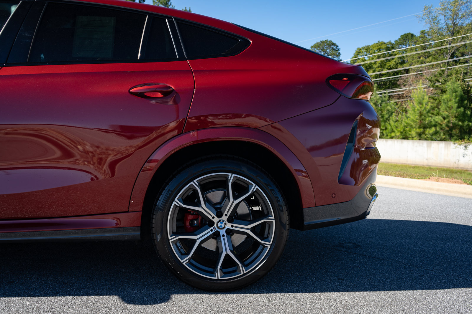 Used 2022 BMW X6 xDrive40i w/ M Sport Package AWD/4WD image 6