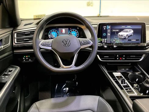 Used 2024 Volkswagen Atlas Cross Sport SE image 8