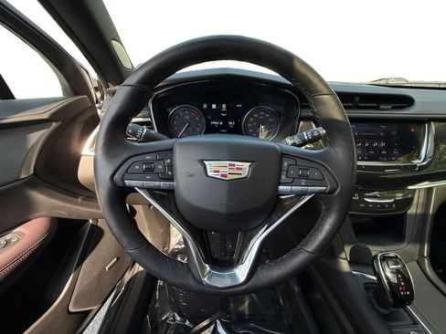 Used 2022 Cadillac XT6 Premium Luxury w/ Technology Package AWD/4WD image 12
