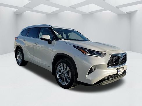 Used 2023 Toyota Highlander Limited image 3