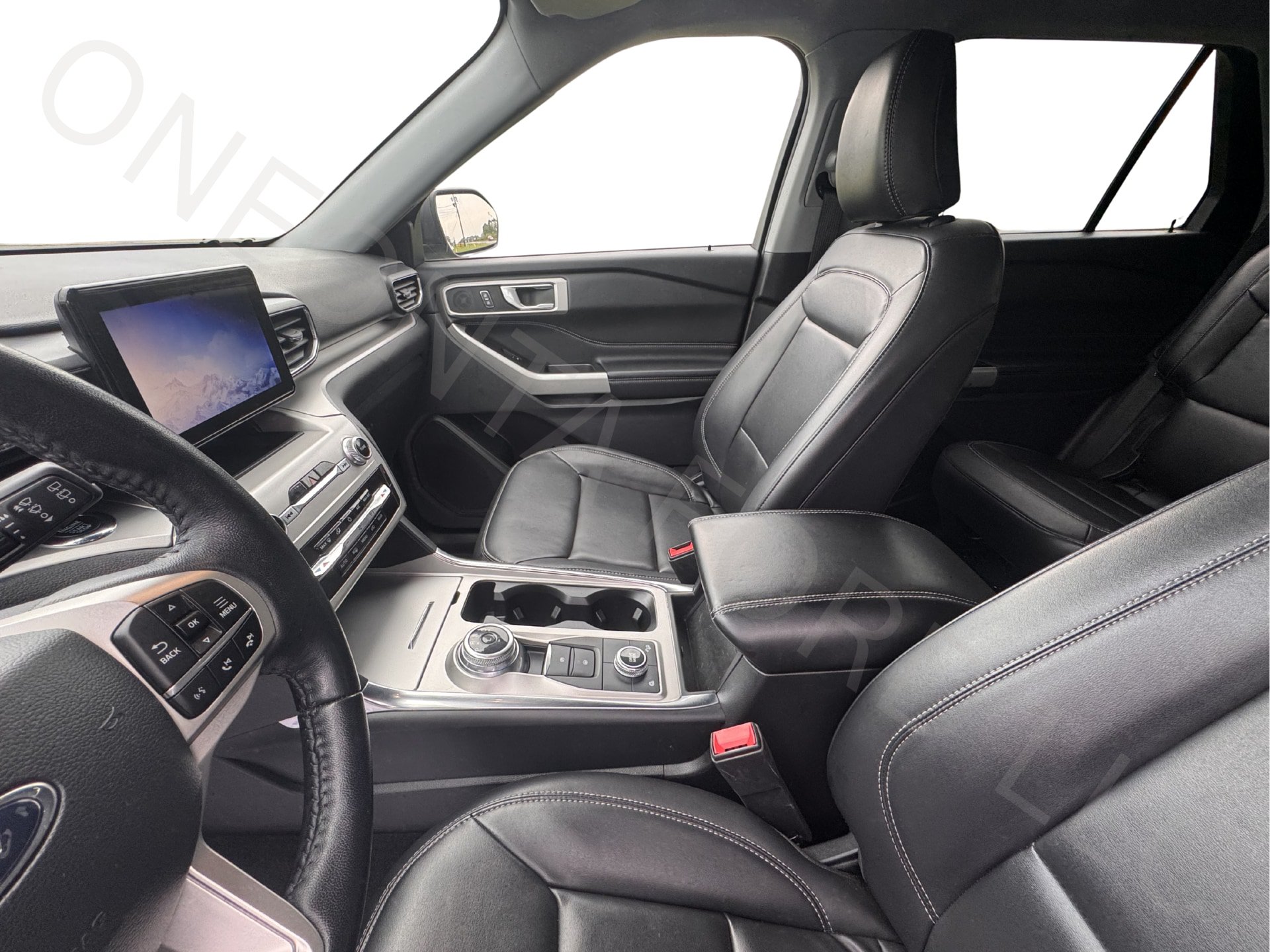 Used 2022 Ford Explorer XLT w/ Equipment Group 202A AWD/4WD image 3