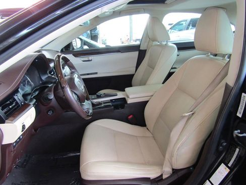 Used 2016 Lexus ES 350 w/ Premium Package w/Wood Trim FWD image 9