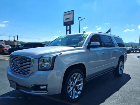 Used 2018 GMC Yukon XL Denali AWD/4WD image 3