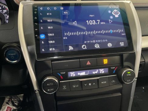 Used 2015 Toyota Camry SE w/ Moonroof Package image 30