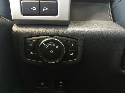 Used 2022 Ford F250 Lariat w/ Lariat Ultimate Package AWD/4WD image 26