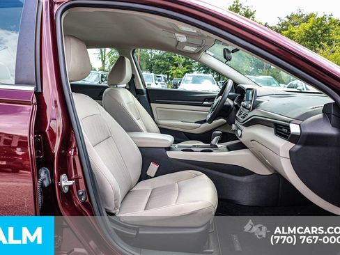 Used 2025 Nissan Altima 2.5 SV FWD image 21