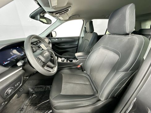 Used 2023 Jeep Grand Cherokee Laredo RWD image 19