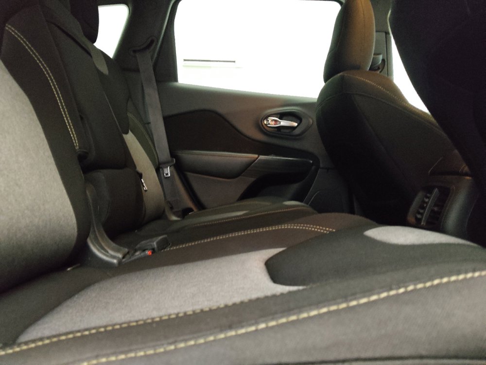Used 2014 Jeep Cherokee Latitude FWD image 19