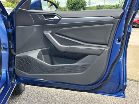 Certified 2023 Volkswagen Jetta SE w/ Panoramic Sunroof Package FWD image 8