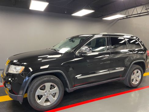 Used 2013 Jeep Grand Cherokee Limited image 2