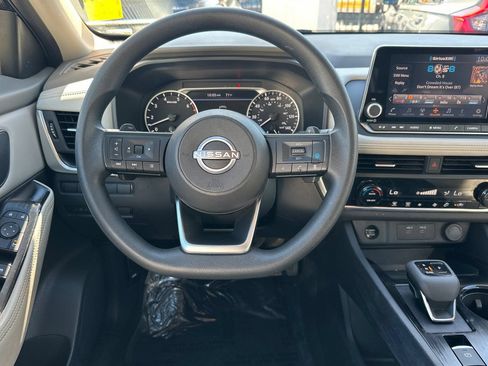 Used 2024 Nissan Rogue SV AWD/4WD image 18