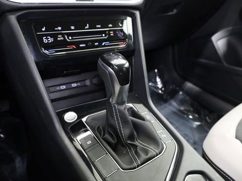 Used 2025 Volkswagen Taos SE w/ Black Wheel Package image 20