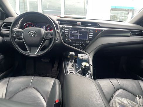 Used 2020 Toyota Camry XSE FWD image 7