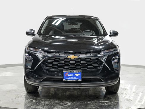 Used 2025 Chevrolet Trax LS FWD image 11