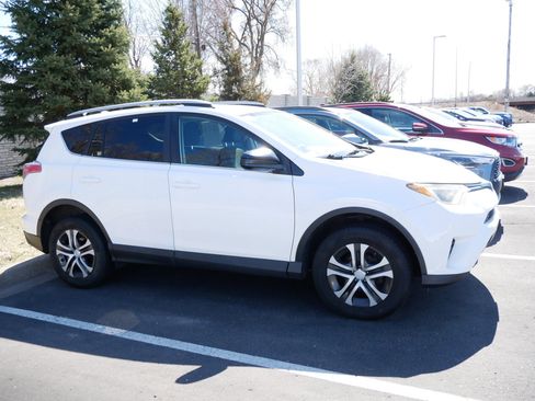 Used 2017 Toyota RAV4 LE w/ Carpet Mat Package image 4