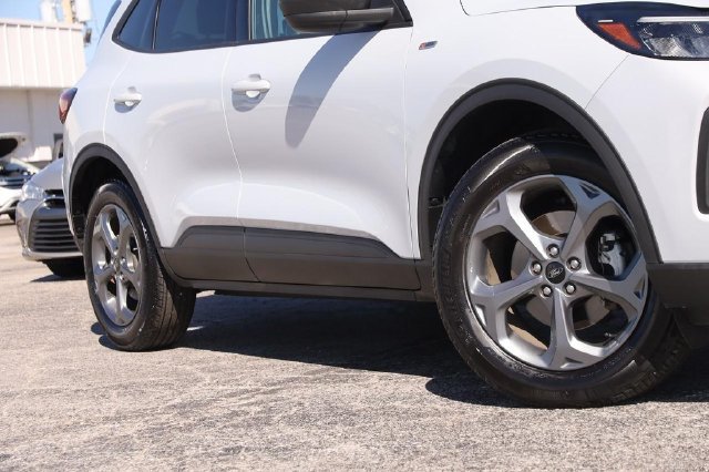 Certified 2025 Ford Escape ST-Line AWD/4WD image 3