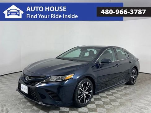Used 2020 Toyota Camry SE w/ Carpet Mat Package FWD image 1