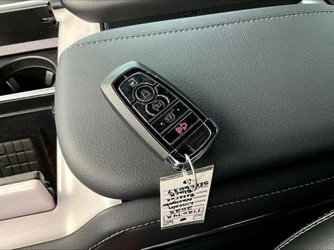 Used 2025 Lincoln Navigator Reserve w/ Jet Appearance Package image 39