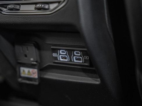 New 2025 Jeep Grand Cherokee Altitude image 32