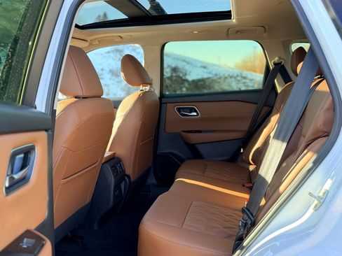 Used 2025 Nissan Rogue Platinum image 23