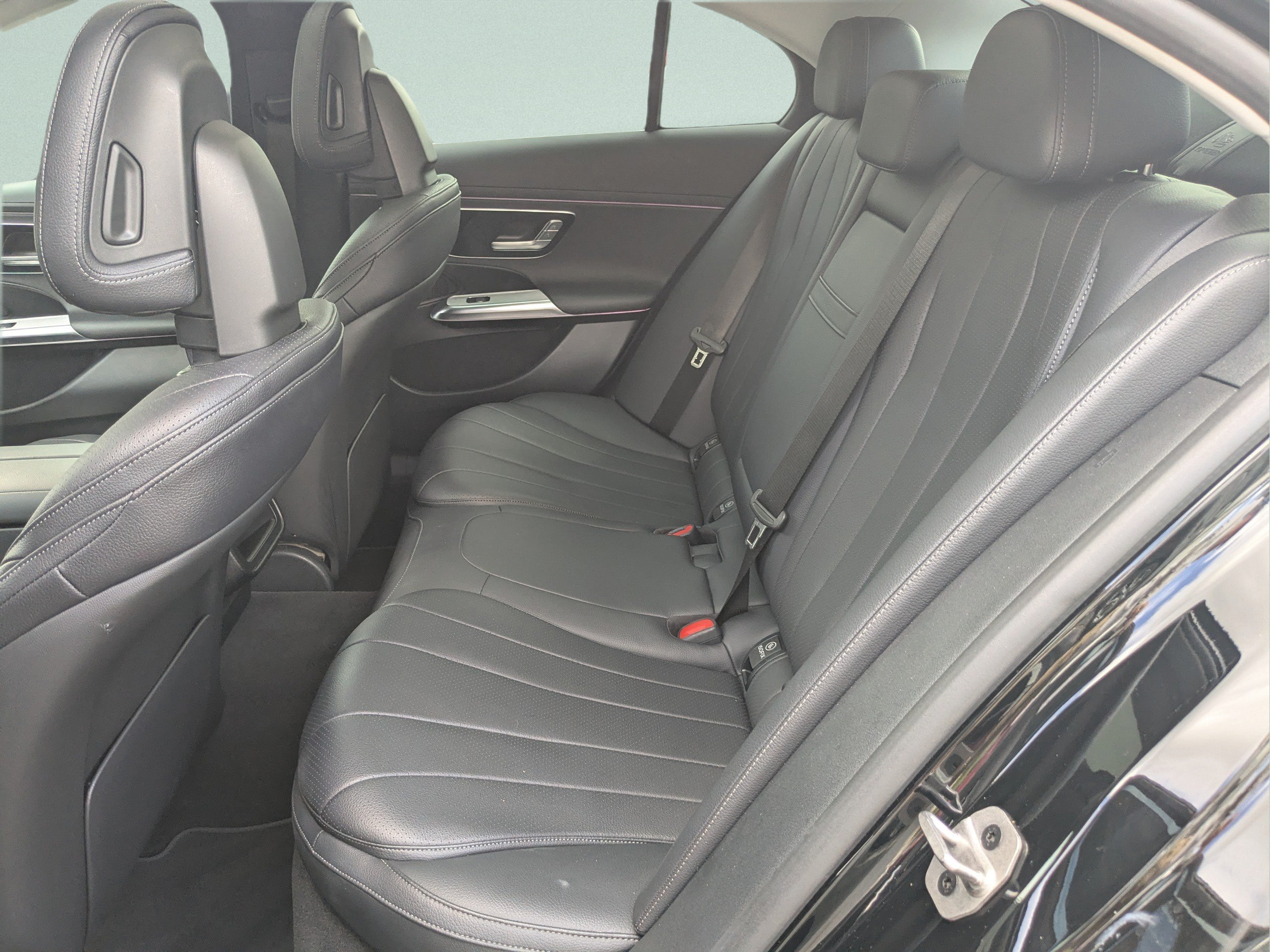 Used 2025 Mercedes-Benz E 350 4MATIC Sedan image 12