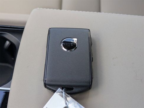 New 2026 Volvo XC90 B5 Core image 43