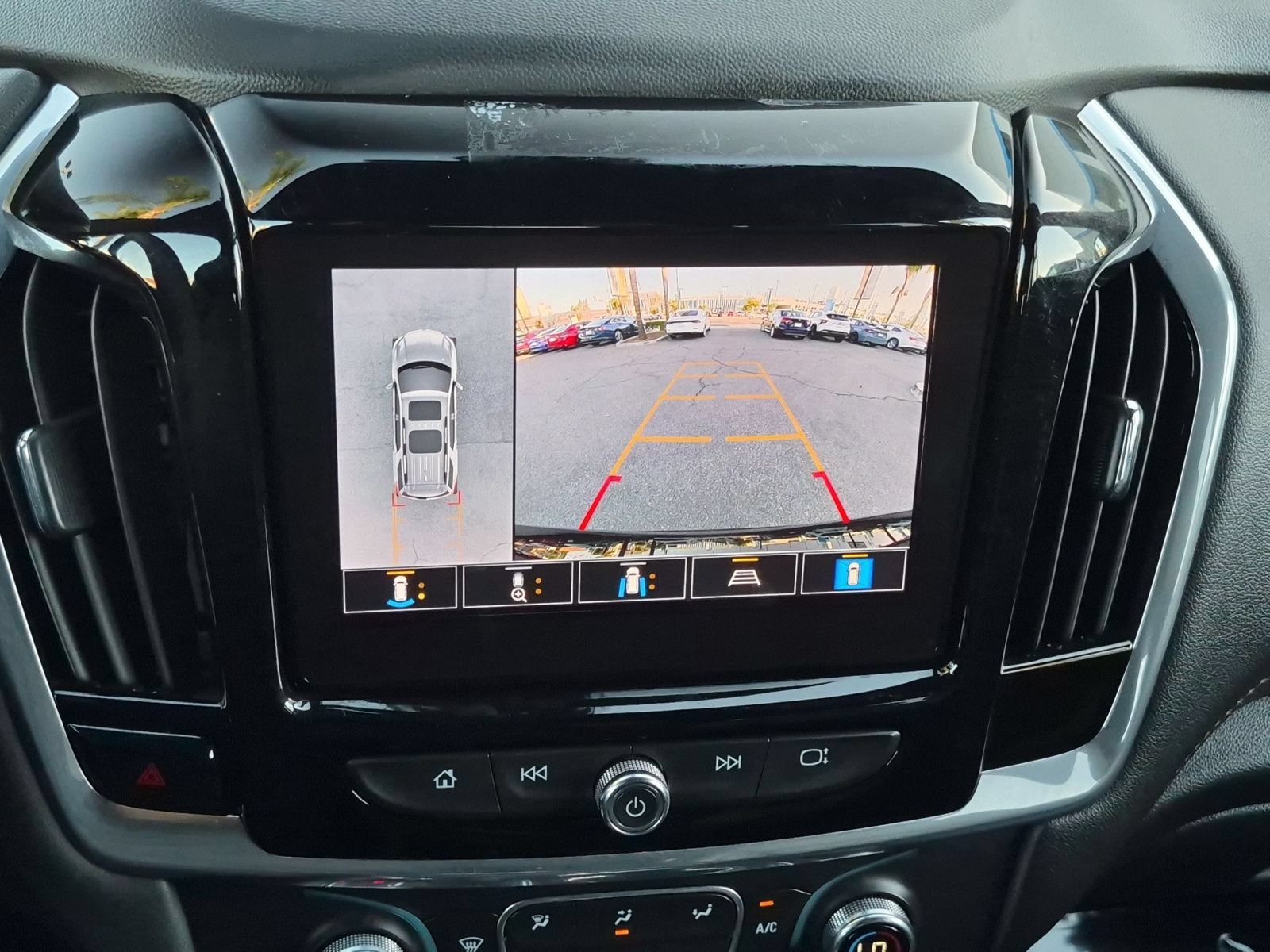 Used 2022 Chevrolet Traverse RS AWD/4WD image 19