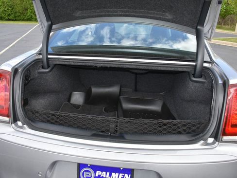 Used 2018 Chrysler 300 S w/ 300S Premium Group RWD image 29