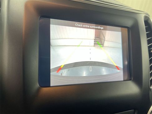 Used 2020 Jeep Cherokee Latitude Plus image 14