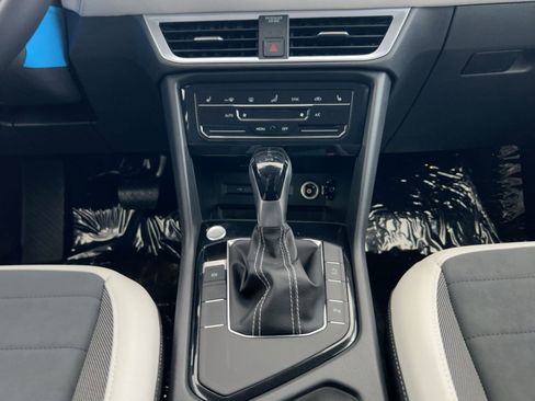 New 2026 Volkswagen Taos SE image 17