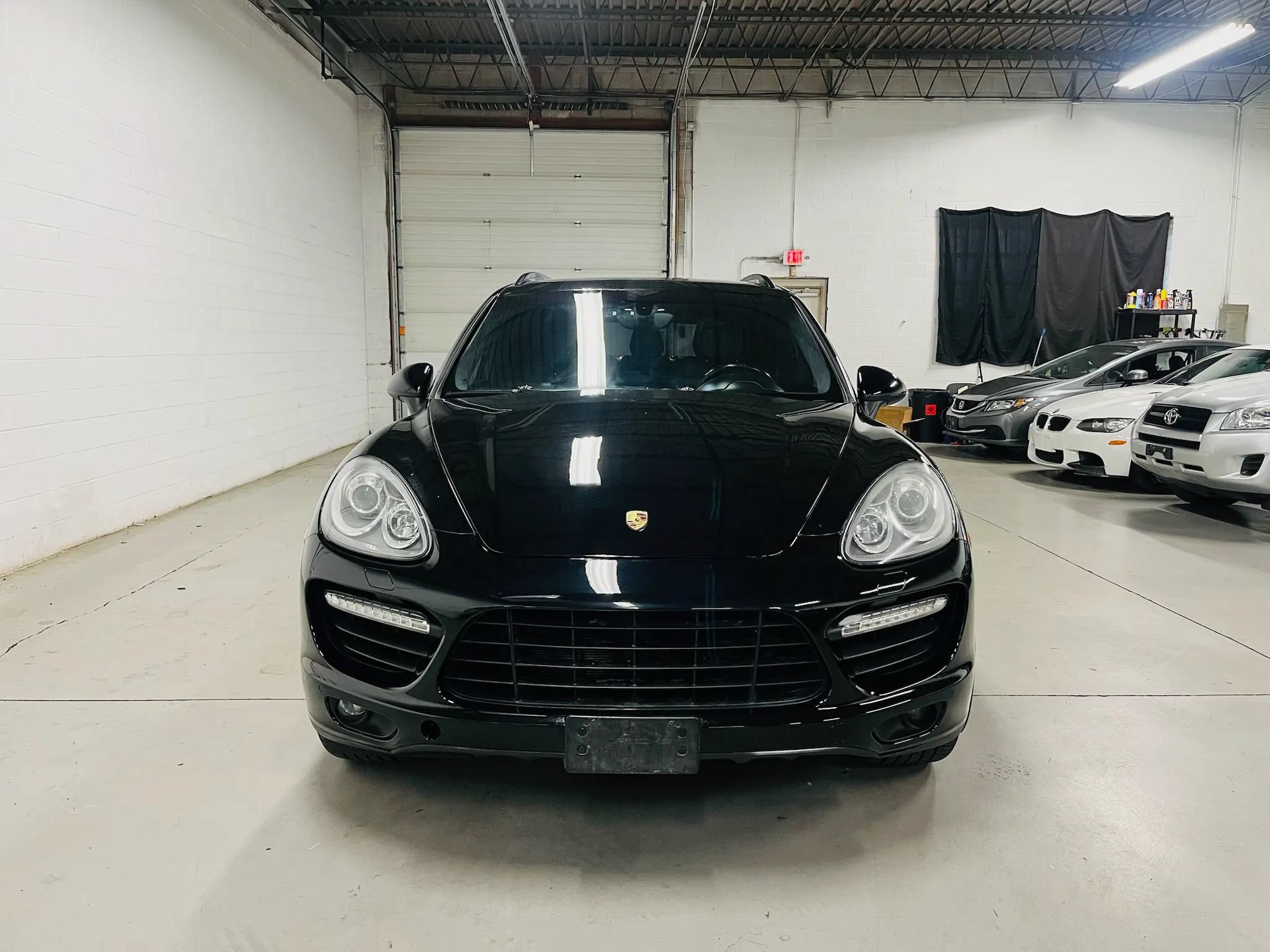 Used 2011 Porsche Cayenne Turbo AWD/4WD image 3