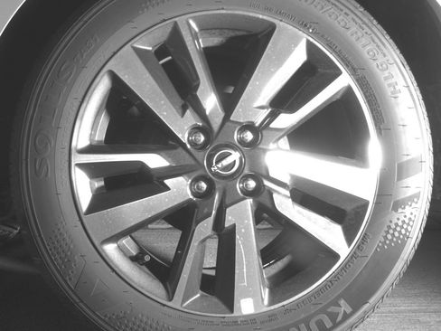 Used 2025 Nissan Versa SV FWD image 14