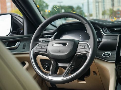 New 2025 Jeep Grand Cherokee Limited image 15