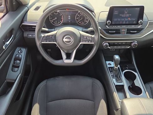 Used 2024 Nissan Altima 2.5 SV FWD image 14