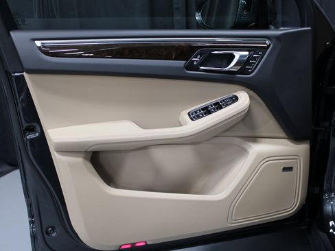 New 2026 Porsche Macan image 24