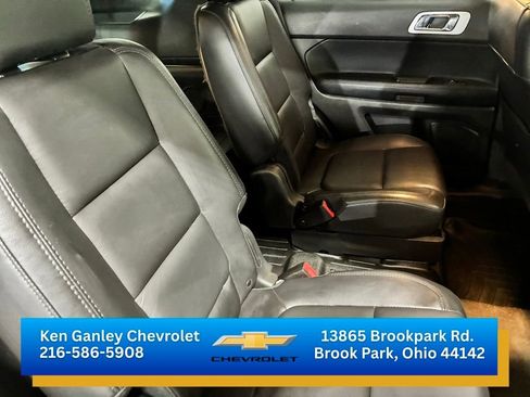 Used 2015 Ford Explorer XLT w/ Equipment Group 202B AWD/4WD image 18