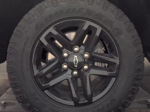 Used 2022 Chevrolet Silverado 1500 Custom Trail Boss w/ Safety Confidence Package AWD/4WD image 7