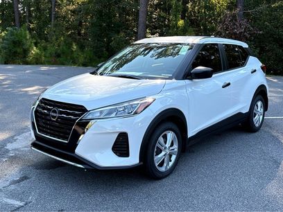 New 2025 Nissan Kicks Play S