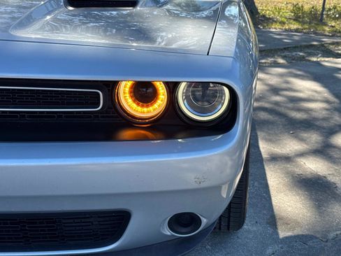 Used 2019 Dodge Challenger SXT image 9