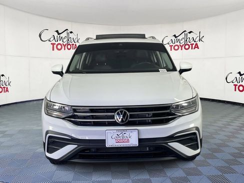 Used 2022 Volkswagen Tiguan SE w/ Panoramic Sunroof Package image 3