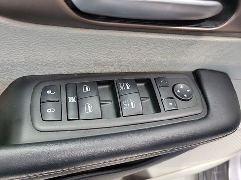 Used 2023 Chrysler Voyager LX image 34