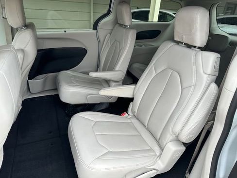 Used 2021 Chrysler Voyager Lxi image 18