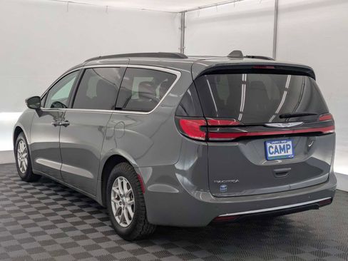 Used 2022 Chrysler Pacifica Touring-L FWD image 4