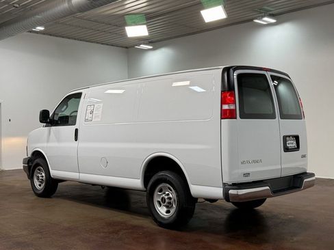 Used 2024 GMC Savana 2500 w/ Driver Convenience Package image 5