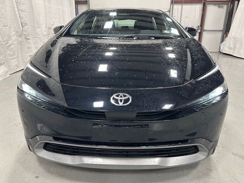 Used 2025 Toyota Prius XLE image 2