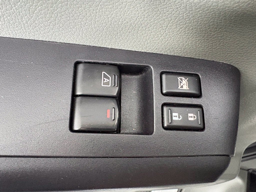 Used 2018 Nissan NV 3500 SL RWD image 18