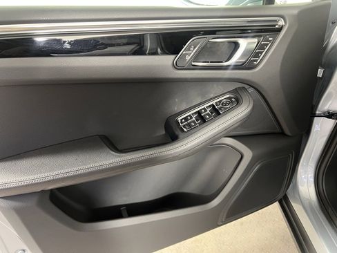 Certified 2025 Porsche Macan image 25